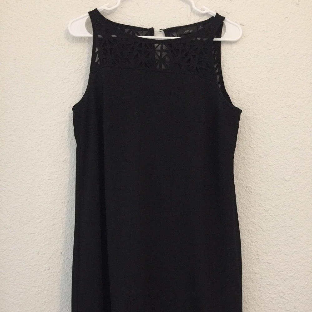 black sleeveless dress